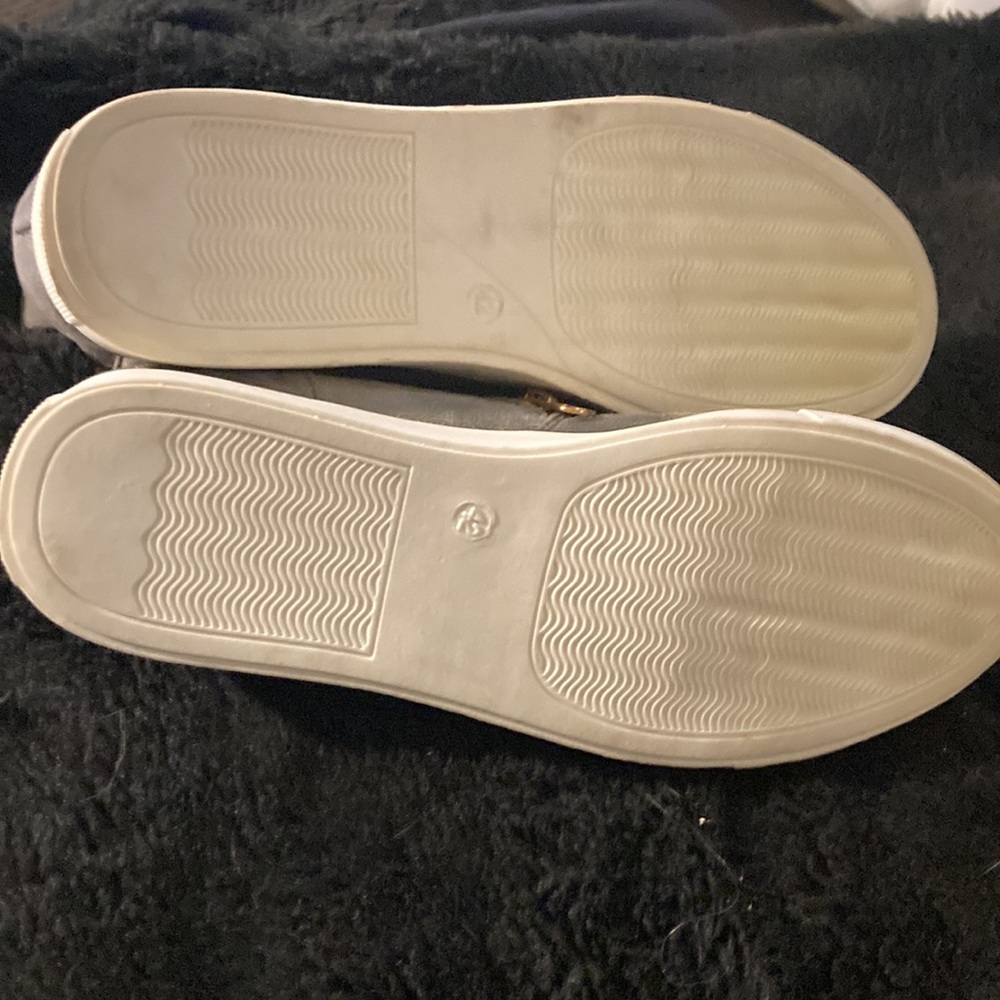 Shoes in gray suede like material - Picture 3 of 5